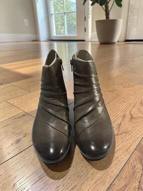 Josef Seibel Naly 07 Taupe Leather Ruched Ankle Bootie Boots